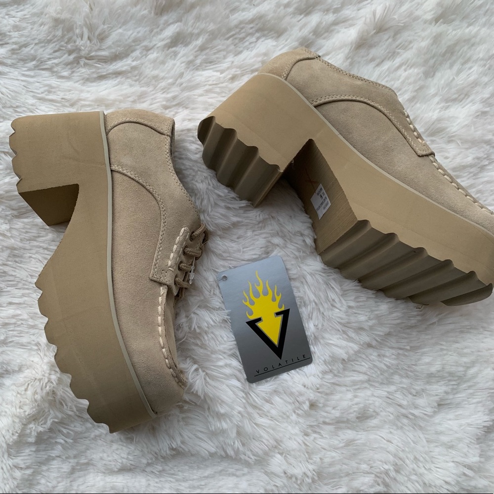 ๐ NWT volatile platform loafers - Picture 2 of 8